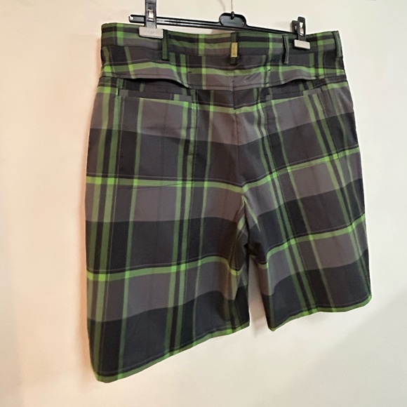 IZOD PLAID GOLF SHORTS - Picture 3 of 14